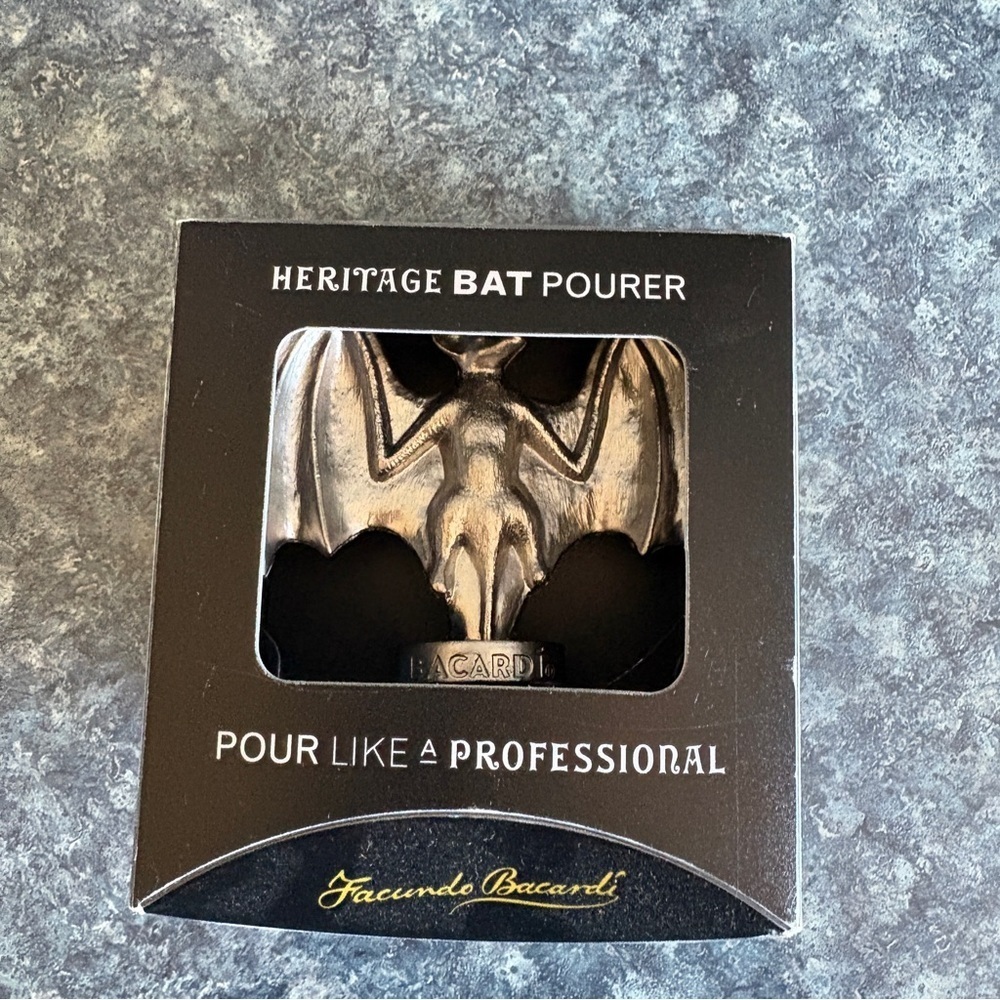 Bacardi Heritage Bat Pourer NEW Colour Silver 2014 Halloween Haunted Bats Party